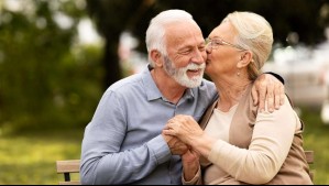 Bonos para adultos mayores: Los beneficios que pueden recibir en los últimos días de mayo