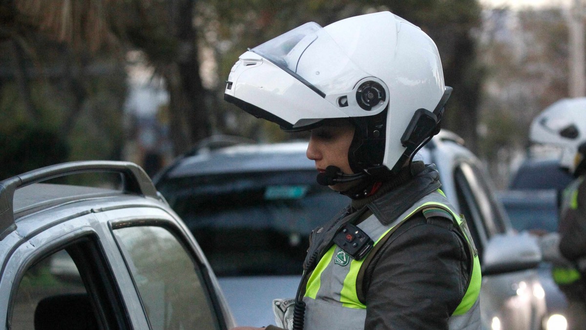 Multa por no grabar la patente del auto.