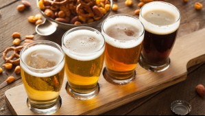 Empresario pide millonaria indemnización luego de que no renovaran patente de alcoholes de su bar en Providencia