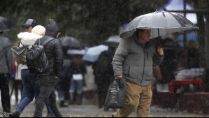 Se vienen cuatro días de lluvia: ¿Cuáles son las jornadas en que caerán más precipitaciones en Santiago?
