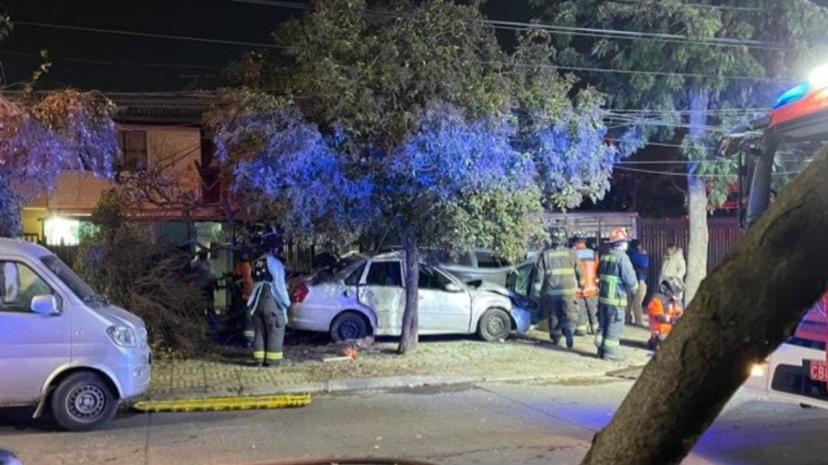 Auto que iba a exceso de velocidad impactó domicilio de La Granja: Conductor manejaba ebrio y acompañante falleció
