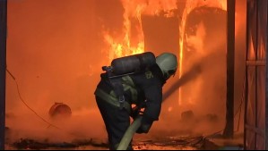 Gran incendio consume fábrica de jabones en Barrio Franklin