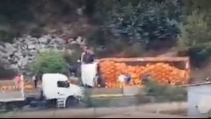 Camión con cilindros de gas se vuelca en Ruta Las Palmas de Viña del Mar