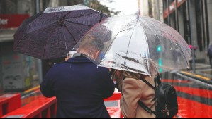 Sistema frontal en zona central: Intensa lluvia se mantendría hasta la madrugada en Santiago