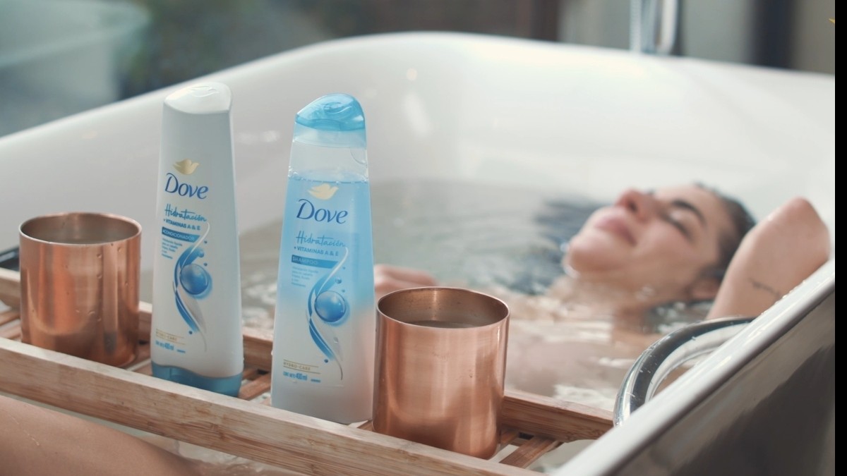 'Hydro-Care': Dove presenta línea de cuidado capilar con nano moléculas de agua para potenciar la hidratación