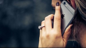 '¿Me escuchas bien?': Alertan sobre nueva técnica presente en Chile para realizar estafas teléfonicas