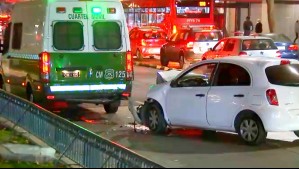 Conductor ebrio choca retén móvil a metros de La Moneda y deja a dos carabineros lesionados