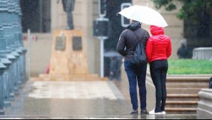 'No se extrañe si le cae algún goterón': Anuncian posibles precipitaciones para este miércoles en Santiago