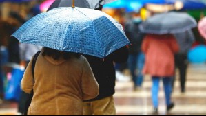 Lluvia en Santiago: El alarmante pronóstico que hace prestigioso centro noruego para la capital desde el fin de semana