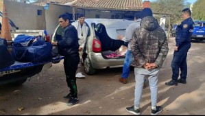 'No tenía dónde dejarla': Sorprenden a transportista de pasajeros llevando a su hija en el maletero en Argentina