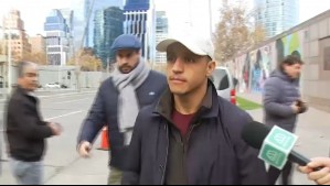 Un silencioso Alexis Sánchez acude a la embajada de EEUU para acceder a su visa