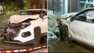 Auto provoca choque e impacta con frontis de edificio en Providencia: Iba contra el tránsito y ocupantes se fugaron