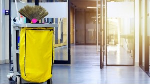 Auxiliar será indemnizada con $3 millones tras sufrir malos tratos: Incluso fue encerrada en frigorífico por bodegueros