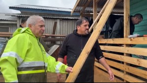 Video muestra al General Yáñez con el agua sobre las rodillas prestando ayuda en sectores inundados de Arauco