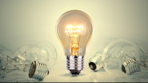 Descongelamientos de tarifas eléctricas: ¿En qué comunas subirán más las cuentas de luz?