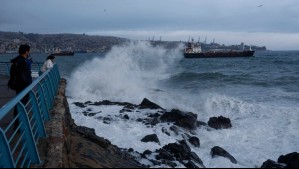 Se esperan olas de hasta 7,5 metros: Fuertes marejadas afectan a la región de Valparaíso