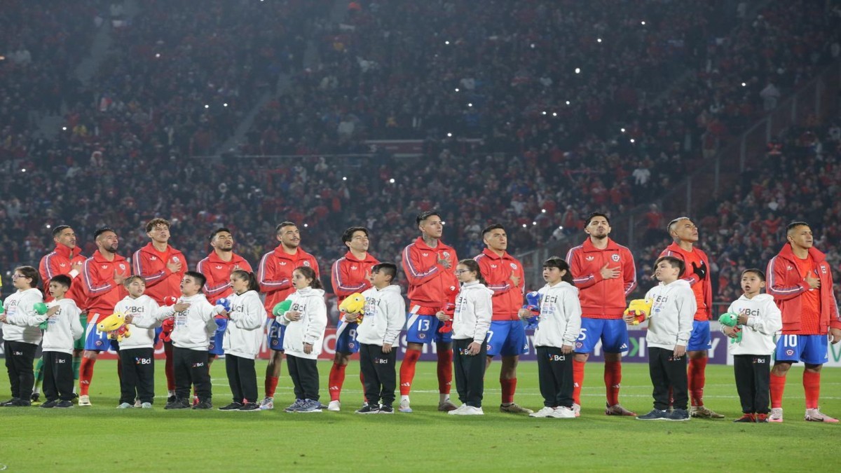 Tras concurso de Banco Bci: Niños nacidos el día del triunfo de Chile en Copa América 2015 escoltaron a jugadores Tras concurso de Banco Bci: Niños nacidos el día del triunfo de Chile en Copa América 2015 escoltaron a jugadores