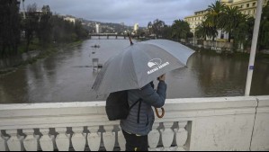 Pronostican lluvias 'intensas' y 'sobre lo normal' para el próximo jueves en la Región Metropolitana y de Valparaíso