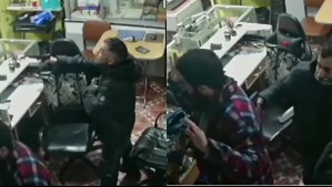 Video muestra violento asalto en joyería de Curicó: Dueño del local intentó enfrentar a los delincuentes con su arma