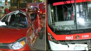 Dos heridos de gravedad tras choque entre un auto y un bus Red en el centro de Santiago