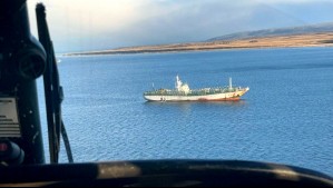 Flota de pesqueros chinos entró en aguas chilenas: Armada supervisa su tránsito por Estrecho de Magallanes