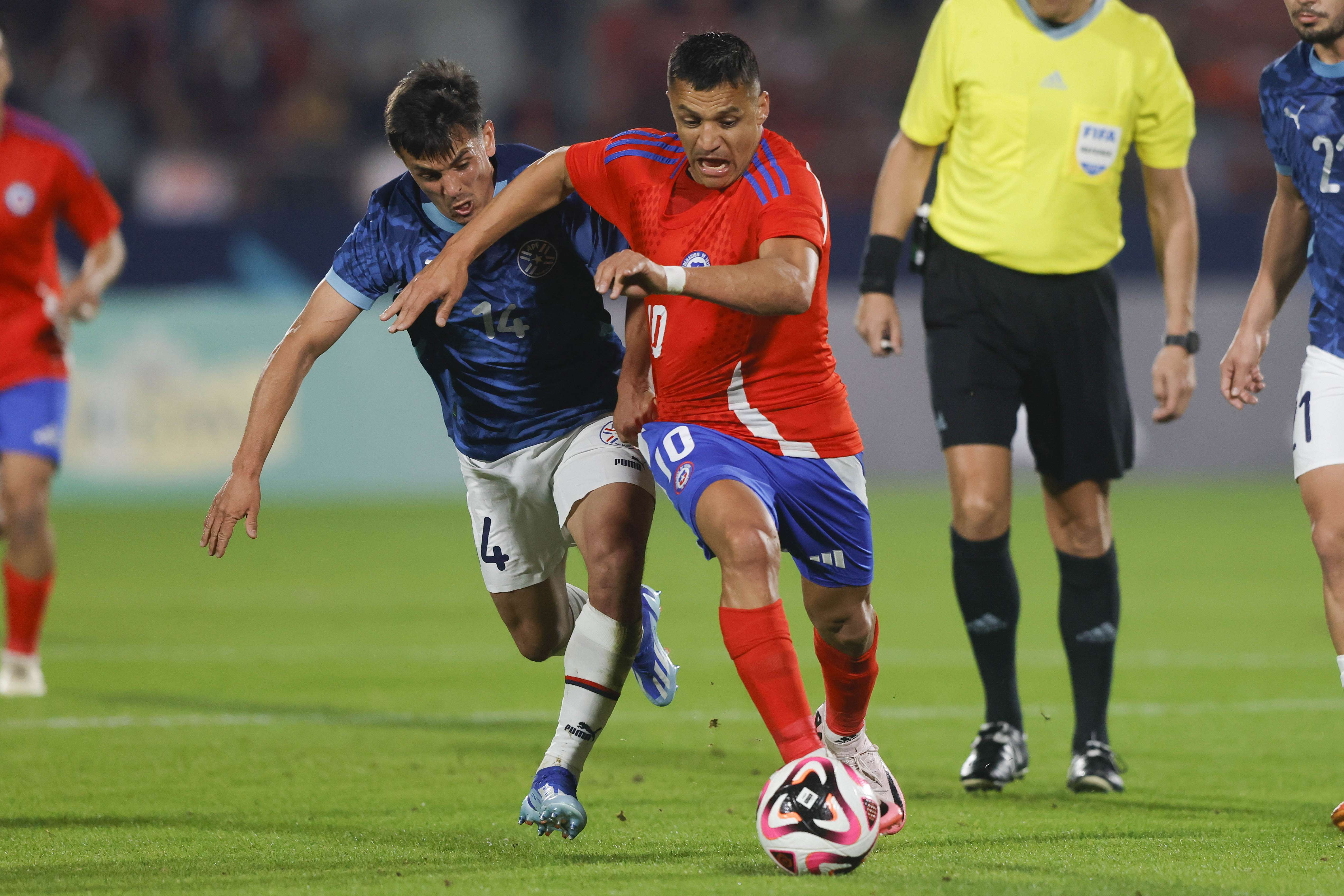 Alexis Sánchez en el partido contra Paraguay (Aton)