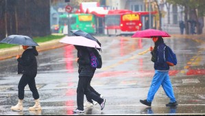 Cinco días seguidos de lluvia en Santiago: El pronóstico de prestigioso centro meteorológico noruego