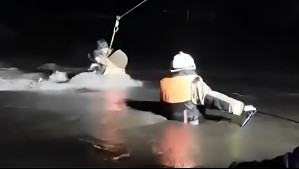 En medio de la crecida del río Mapocho: Video muestra rescate de Bomberos a familia en El Monte