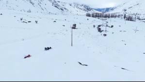 Reportan avalancha en dos sectores del Cajón del Maipo: Cerca de 40 personas se mantienen aisladas