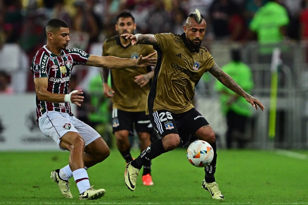 Arturo Vidal en un partido de Colo Colo en la Copa Libertadores (AFP)
