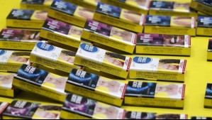 Llegan desde China y Paraguay y hasta se venden por Facebook: Así funciona el comercio ilegal de cigarros en Chile