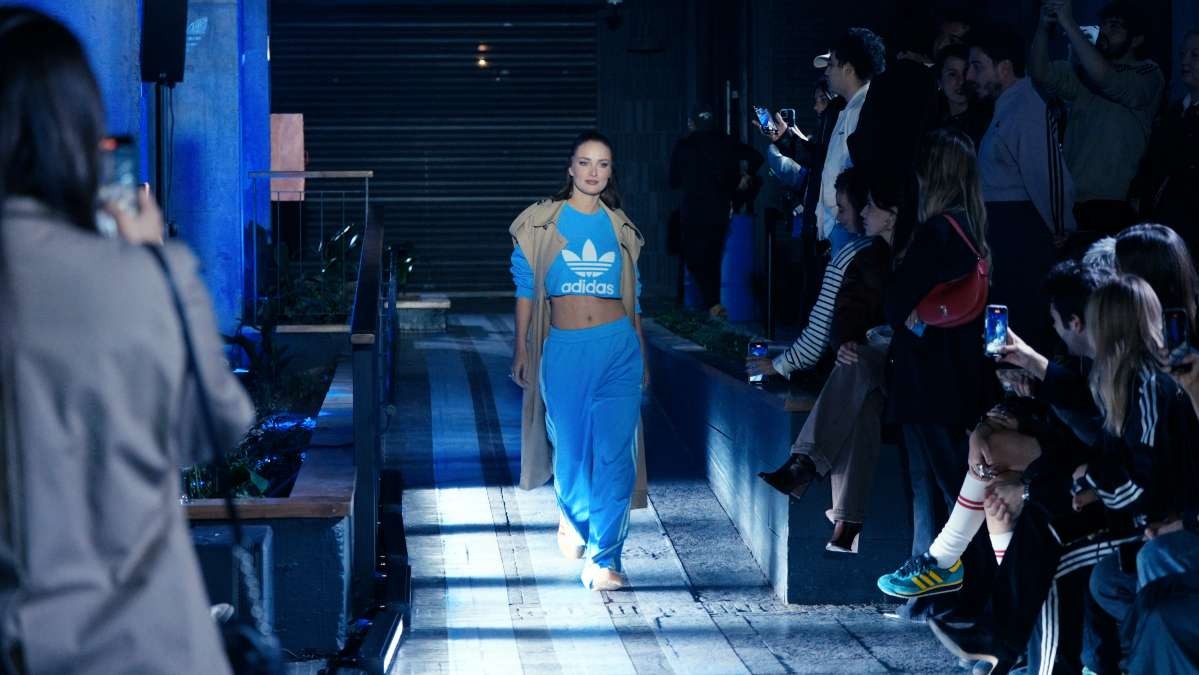 'Más que una zapatilla, un ícono': adidas Originals dio vida a exclusivo desfile en el Mercado Urbano de Tobalaba
