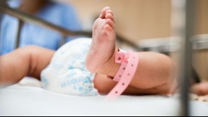 Más de $1.000 millones: Padres de bebé que sufrió daño neurológico durante parto recibirán millonaria indemnización