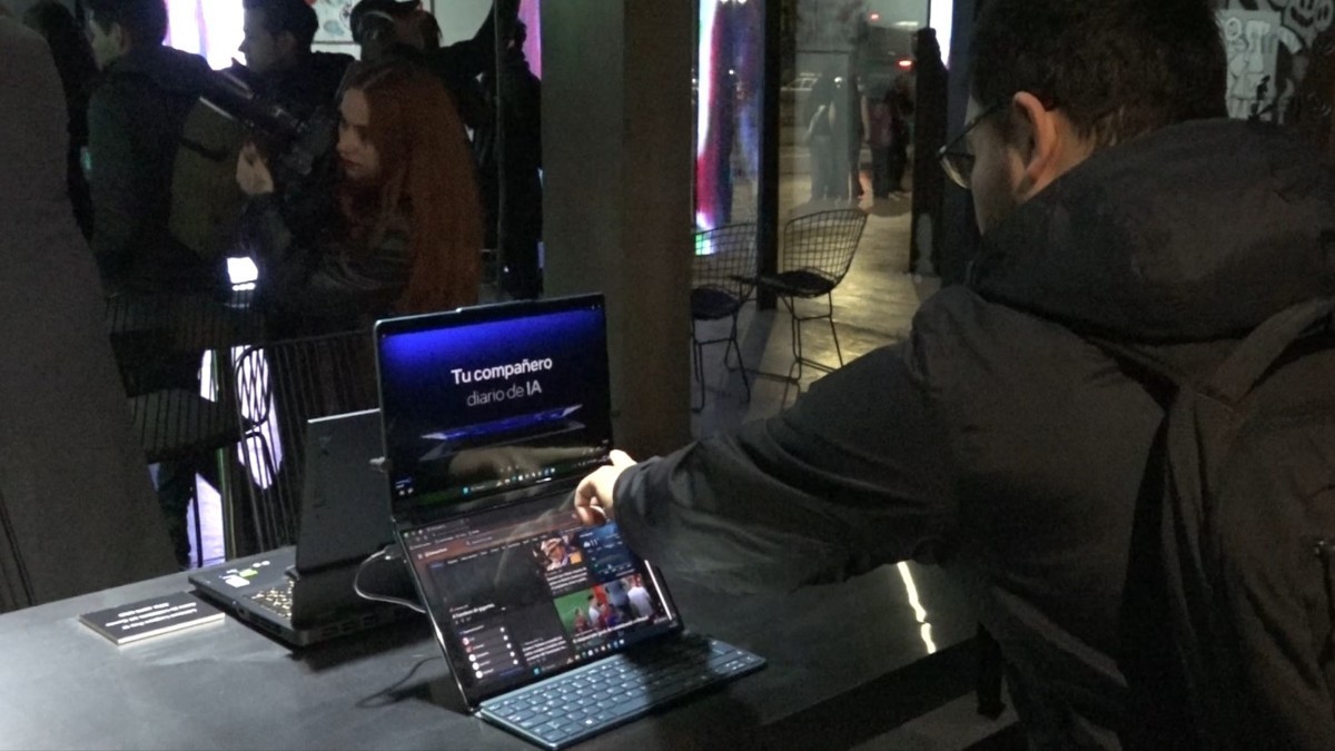 Al interior del Centro Cultural Gabriela Mistral: Lenovo realizó exposición de arte creada con Inteligencia Artificial