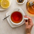 Entre las prácticas más habituales de los chilenos, que se deben evitar para disfrutar de un té de calidad y aprovechar sus beneficios, se encuentran estrujar la bolsa, recalentar el agua y no seguir los tiempos recomendados.