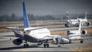 Aeropuerto de Santiago reanuda arribo de aviones tras emergencia por 'masiva presencia de aves'