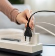 Puede que lo estés haciendo todo mal: Conoce los artefactos eléctricos de uso diario que no debiesen estar conectados a un alargador o zapatilla eléctrica. Todos los detalles están en la siguiente nota.