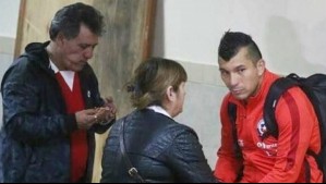 'Nuestras oraciones están con ustedes': Se suman condolencias tras la muerte de la madre de Gary Medel