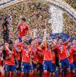 La selección española de fútbol se consagró campeona de la Eurocopa tras derrotar este domingo por un ajustado 2-1 a su similar de Inglaterra, en el estadio Olímpico de Berlín, en Alemania.