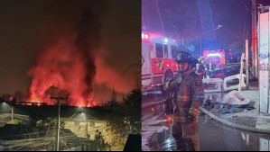 Incendio intencional deja cinco viviendas consumidas en Conchalí: Bomberos fueron agredidos por vecinos