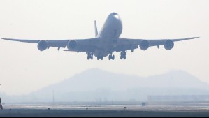Falla informática mundial: Aeropuerto de Santiago llama a revisar estado de los vuelos