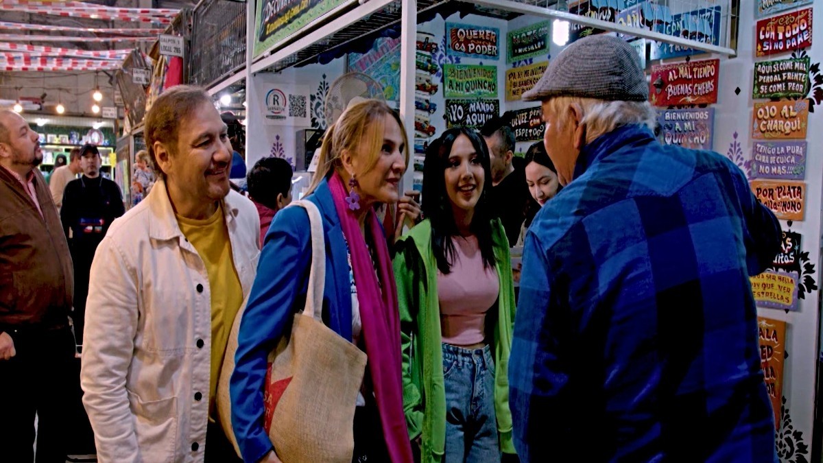 '¿Cómo no sabí?': Claudia Pérez y Rodrigo Muñoz estrenan programa cultural junto a sus hijas Daniela y Elisa