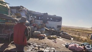 Aumentan a tres los chilenos fallecidos en accidente entre bus y camión en Bolivia: Iban a comprar accesorios para baile