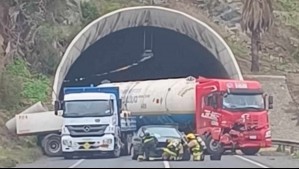 Accidente en Ruta 5 Norte: Colisión múltiple involucra a dos camiones con carga peligrosa