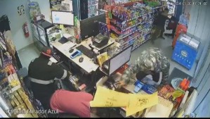 Detienen a cuatro sujetos que ingresaron a robar a un minimarket en La Florida al quedar encerrados en el local