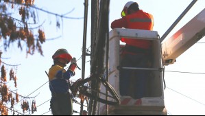 Lluvia en Santiago: Enel y CGE activan plan por posibles cortes de luz en la Región Metropolitana