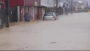 'Estamos todos inundados': Sistema frontal provoca desborde del río Curanilahue en la región del Biobío