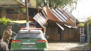 Adultos mayores quedan atrapados tras la caída del techo de un vecino sobre su casa en Maipú