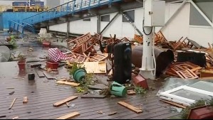 Marejadas destruyen restaurante del muelle Barón de Valparaíso