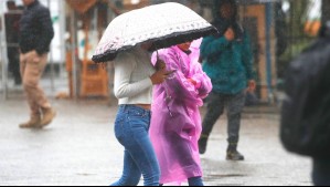 Lluvia en Santiago: ¿Cuántas precipitaciones caerán este lunes y martes en la Región Metropolitana?